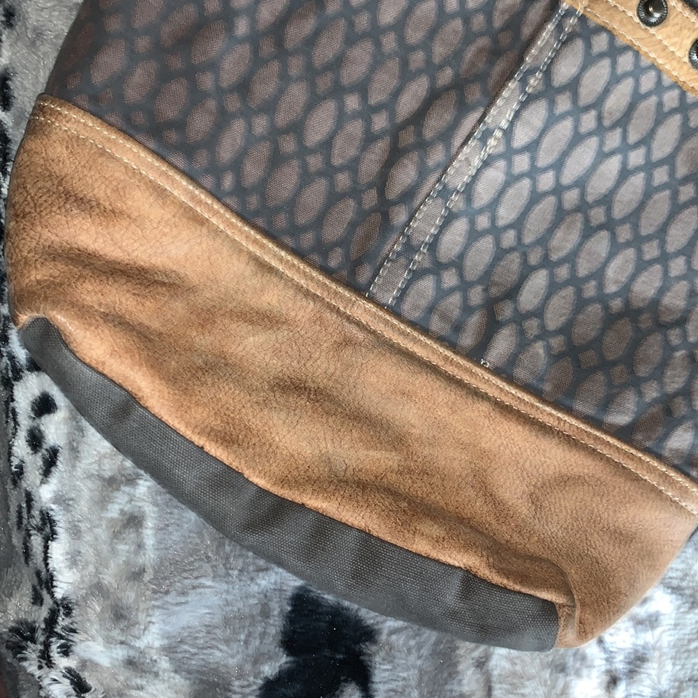 Myra Shoulder / Crossbody Bag - Picture 4 of 12